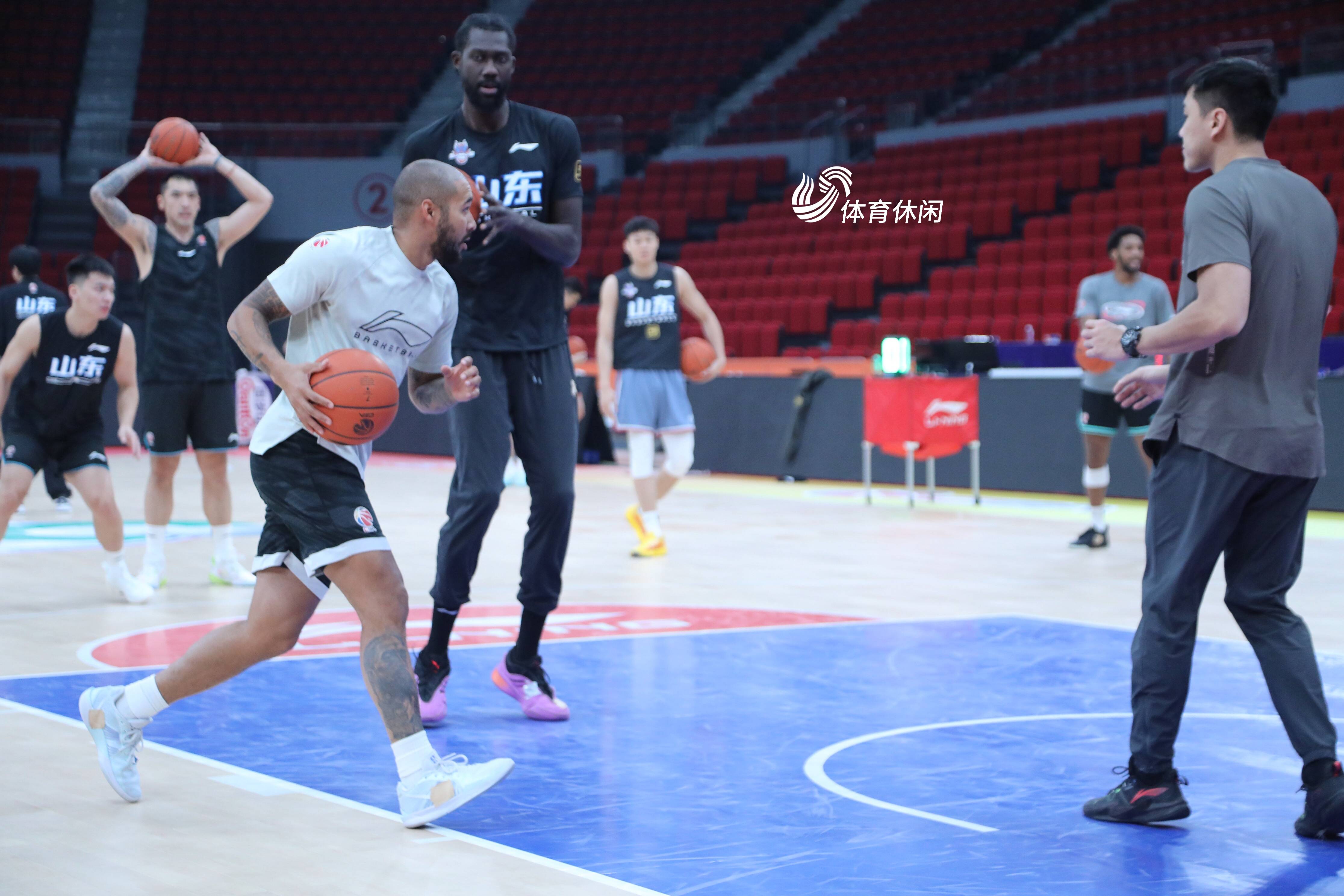 球队备战全面规划，教练团队积极备战