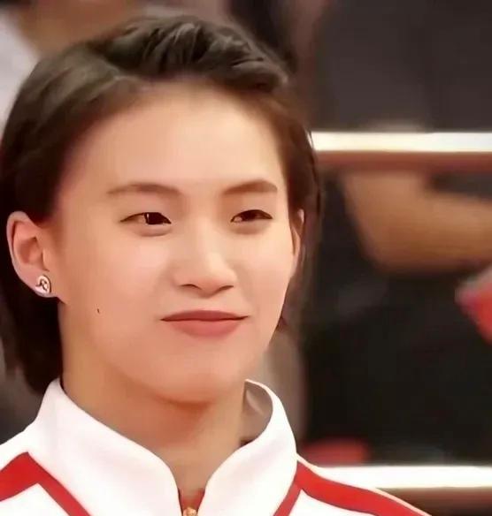 中国女跳水选手斩获金牌殊荣