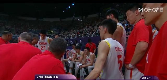 关于篮球赛事频频上演惊险逆转，观众热情高涨的信息