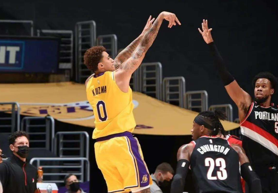 公鹿领袖缺阵：球队挑战重重的简单介绍