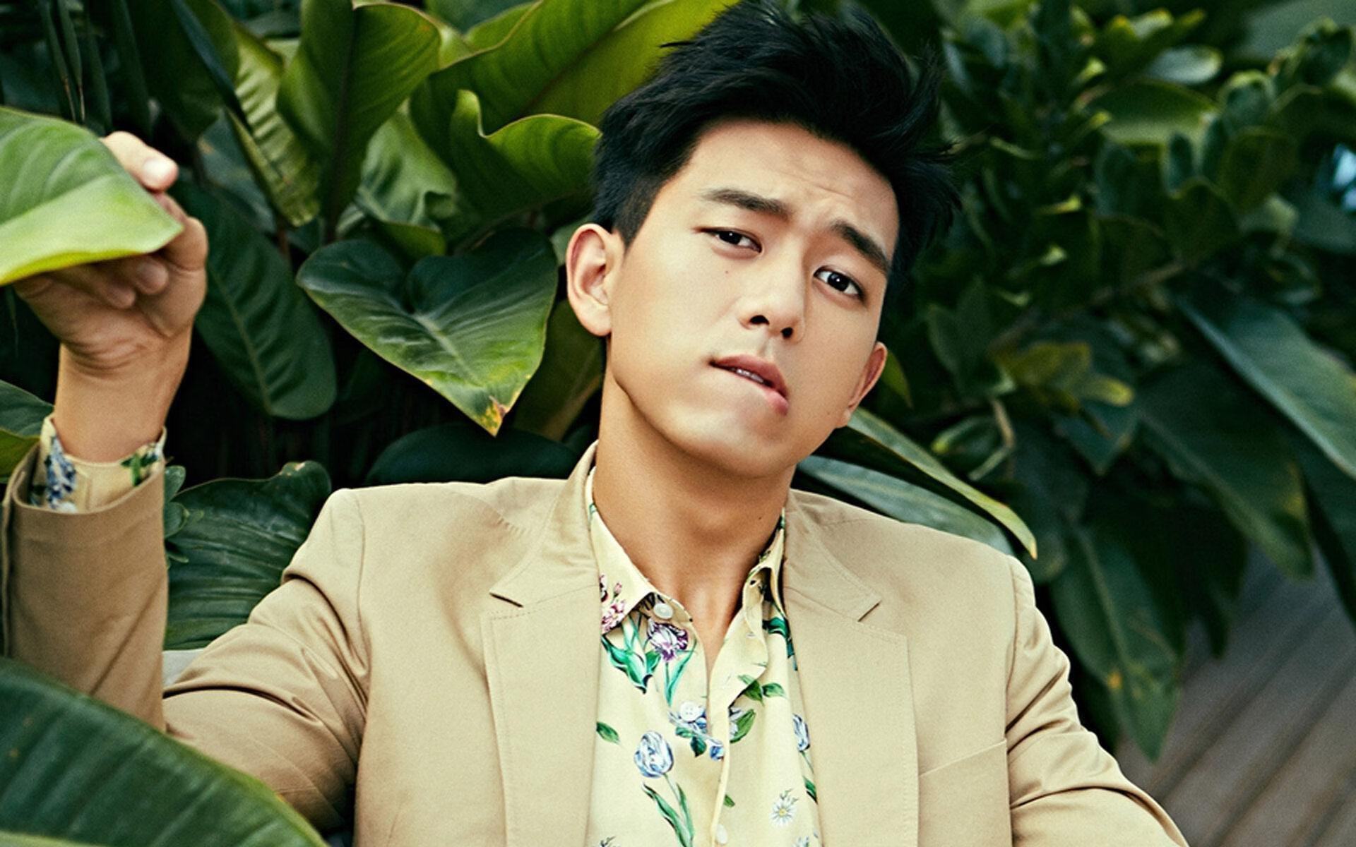 轰鸣与呐喊,当F1划过街道,利物浦已在平行时空稳稳落子